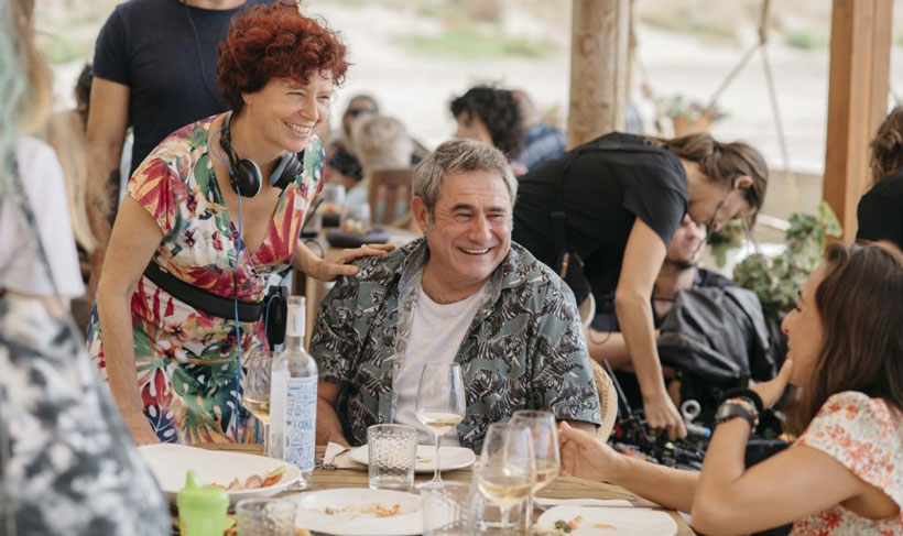 Icíar Bollaín dirigendo durante un rodaje