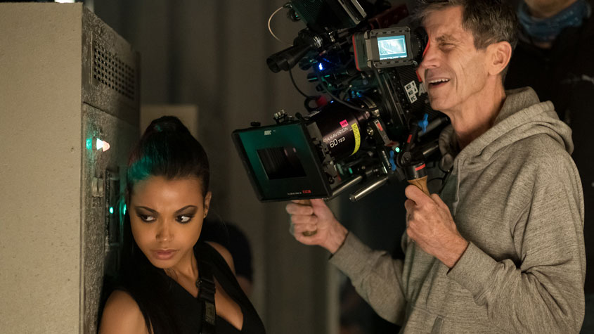 El director de fotografía Bill Pope durante el rodaje de "Los ángeles de Charlie" (2019)